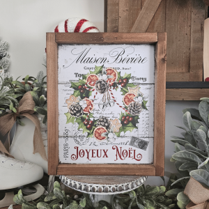 Cadre décoratif farmhouse Joyeux Noël Maison Bévière en bois, style vintage avec couronne de Noël et typographie rétro