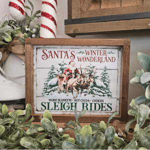 Cadre décoratif en bois Père Noël avec traîneau, sapins et texte Santa’s Winter Wonderland