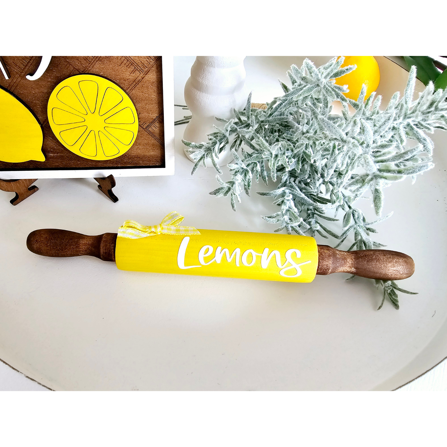 mini-rouleau-a-patisserie-decoration-farmhouse-tiered-tray-lemons-ete-estival-citron-décor-plateau-a-etages-plateau-a-plusieurs-niveaux (2)