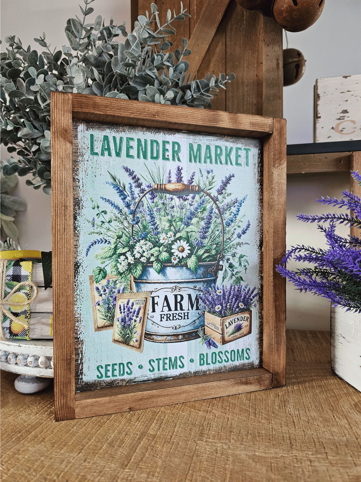 cadre sign farmhouse lavender market en bois avec panier de lavande pour décoration provençale vintage