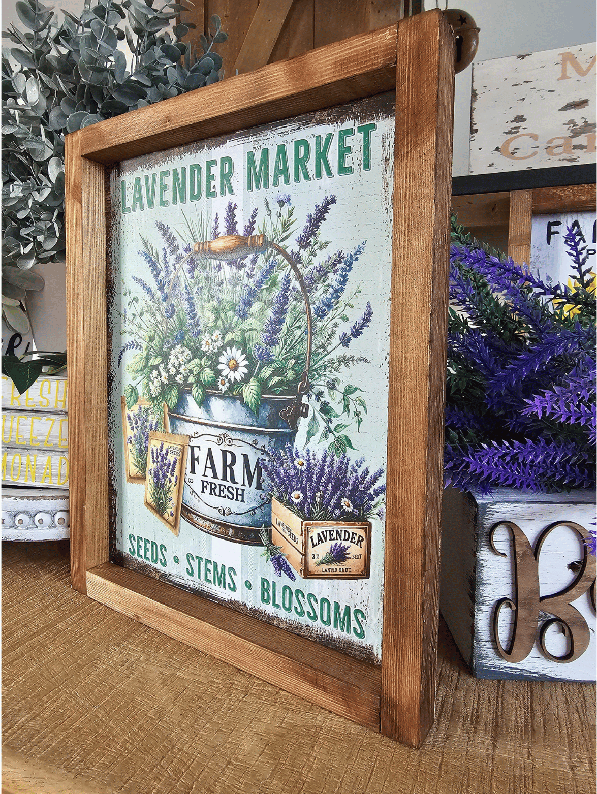 cadre sign farmhouse lavender market en bois avec panier de lavande pour décoration provençale vintage