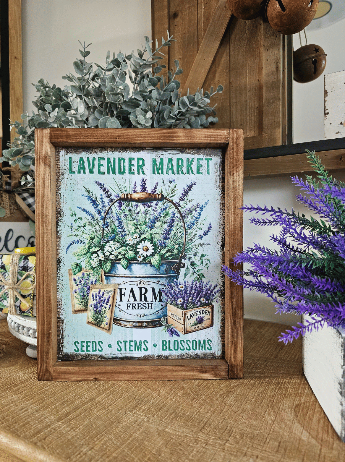 cadre sign farmhouse lavender market en bois avec panier de lavande pour décoration provençale vintage