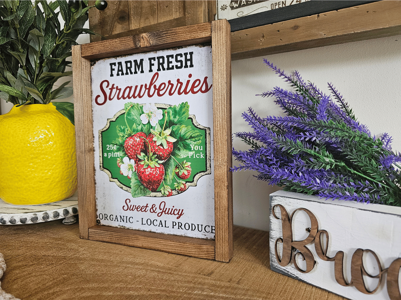 cadre sign farmhouse farm fresh strawberries en bois avec fraises pour décoration cuisine vintage
