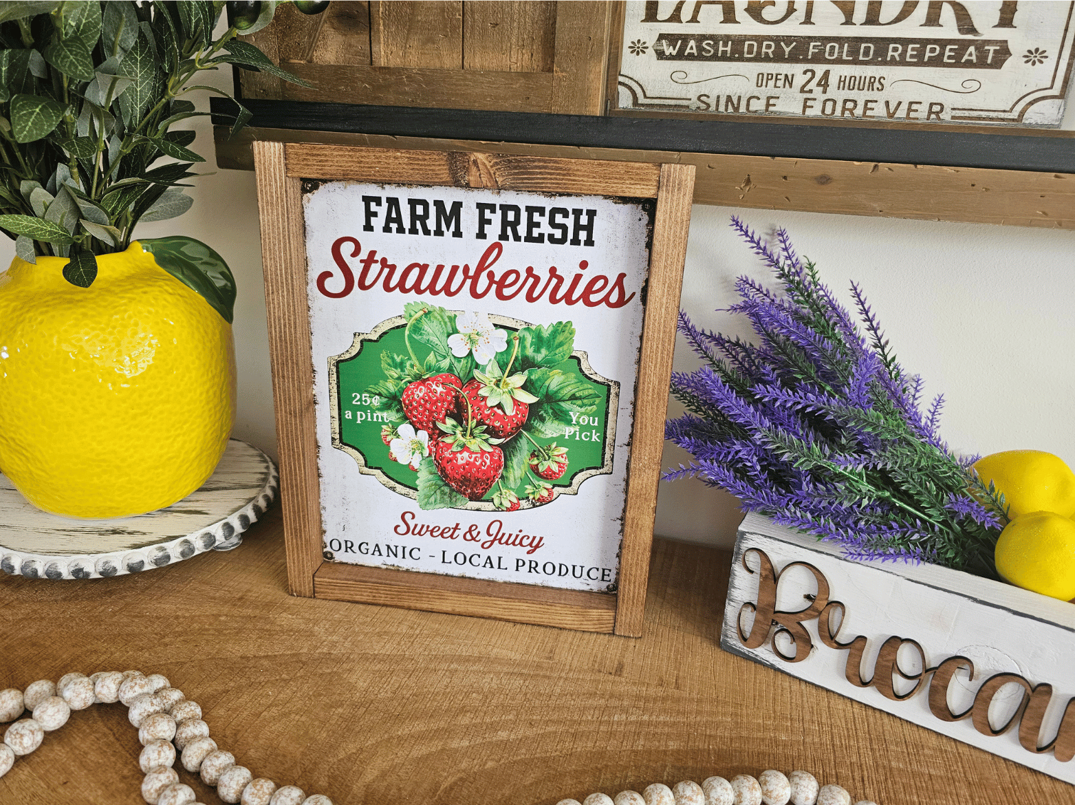 cadre sign farmhouse farm fresh strawberries en bois avec fraises pour décoration cuisine vintage