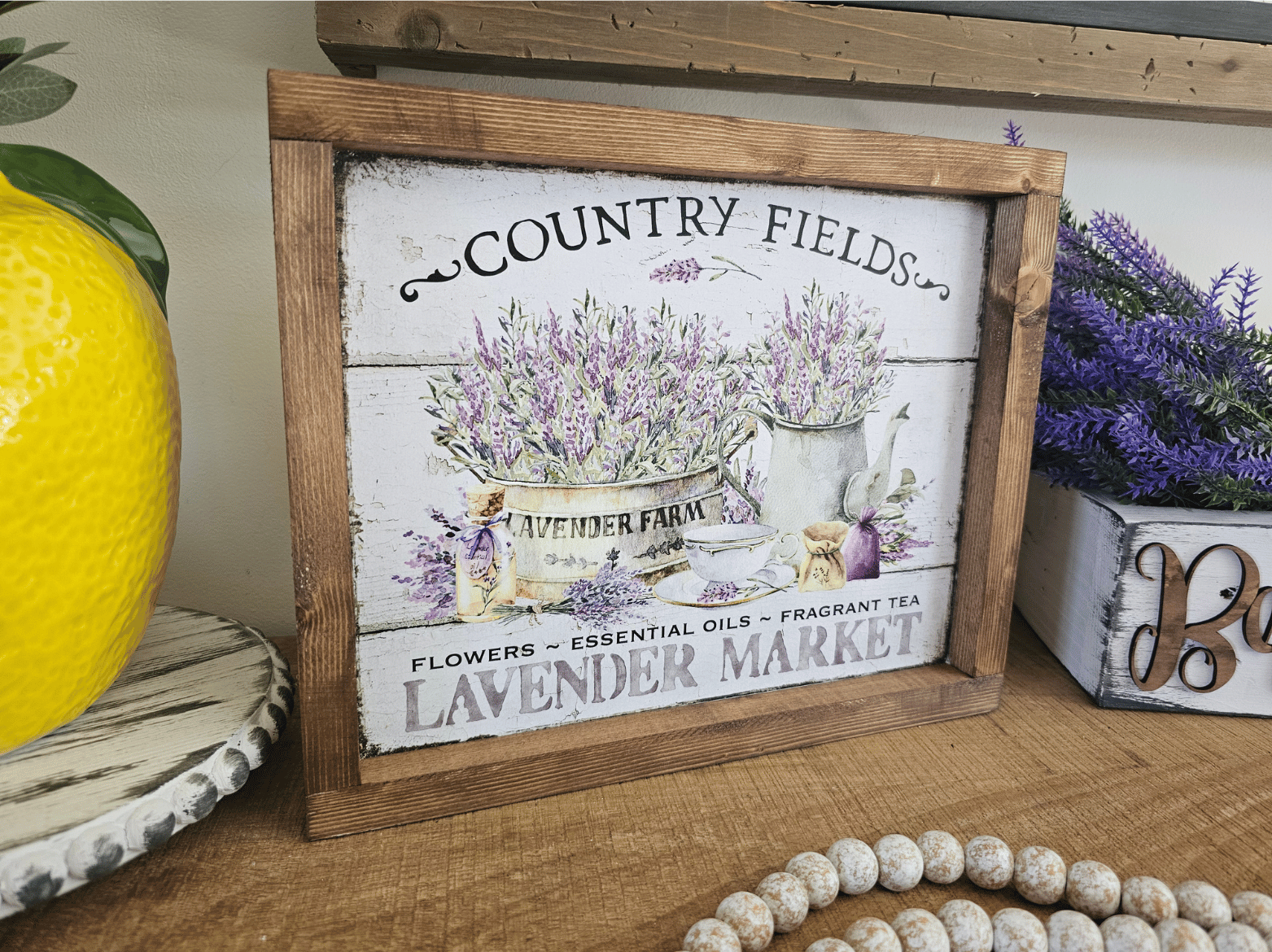 cadre sign farmhouse country fields lavender market en bois avec arrosoir de lavande pour décoration provençale vintage