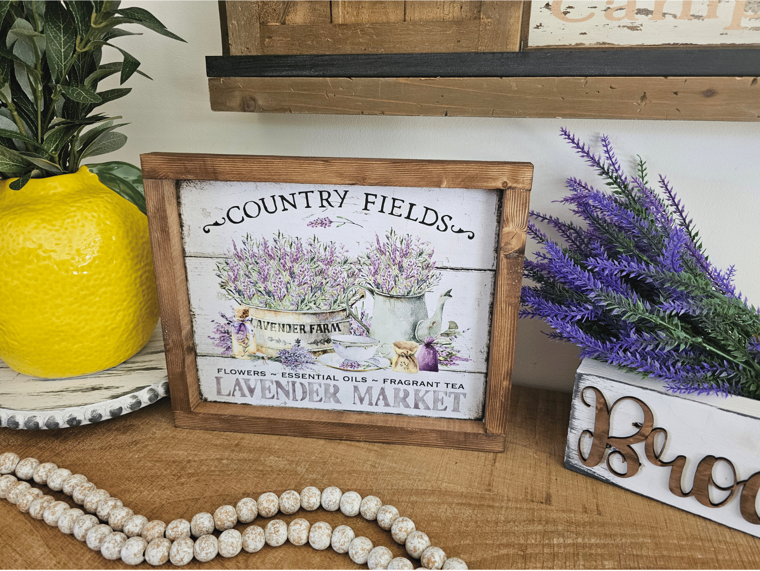 cadre sign farmhouse country fields lavender market en bois avec arrosoir de lavande pour décoration provençale vintage