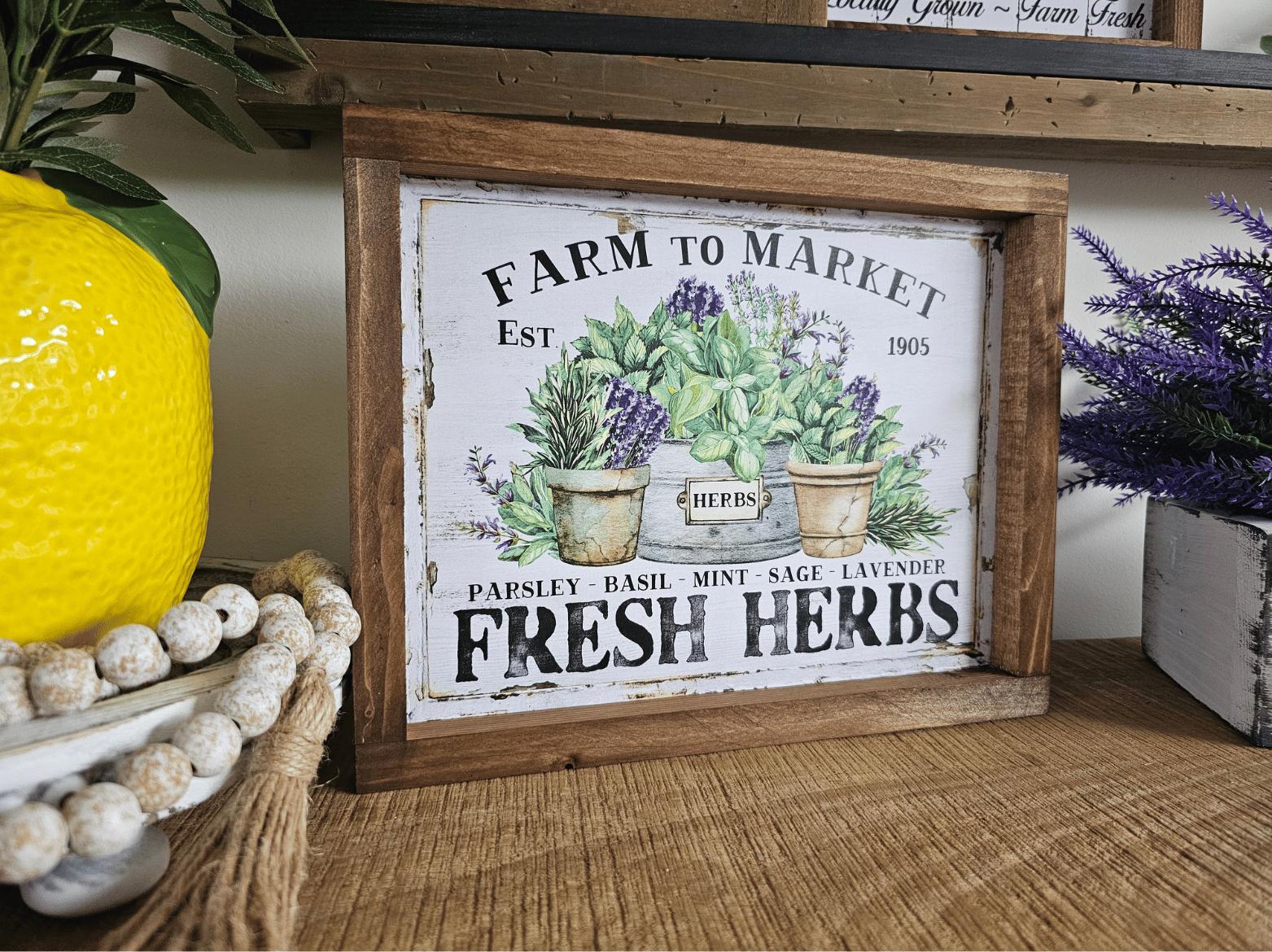 cadre sign farmhouse farm to market fresh herbs en bois avec herbes aromatiques pour décoration cuisine vintage