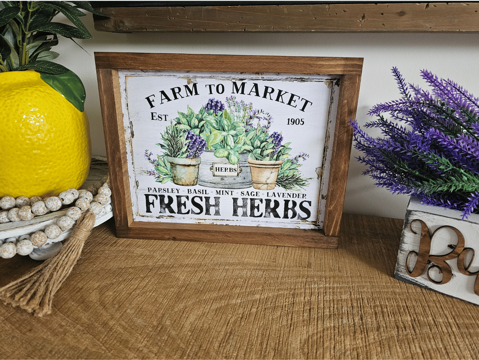 cadre sign farmhouse farm to market fresh herbs en bois avec herbes aromatiques pour décoration cuisine vintage