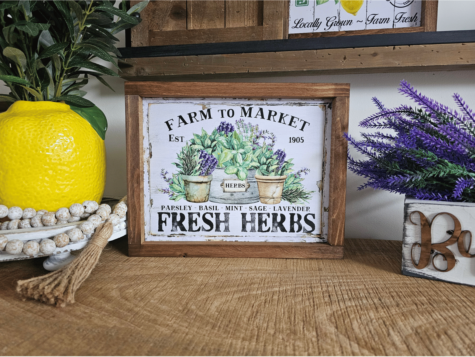 cadre sign farmhouse farm to market fresh herbs en bois avec herbes aromatiques pour décoration cuisine vintage