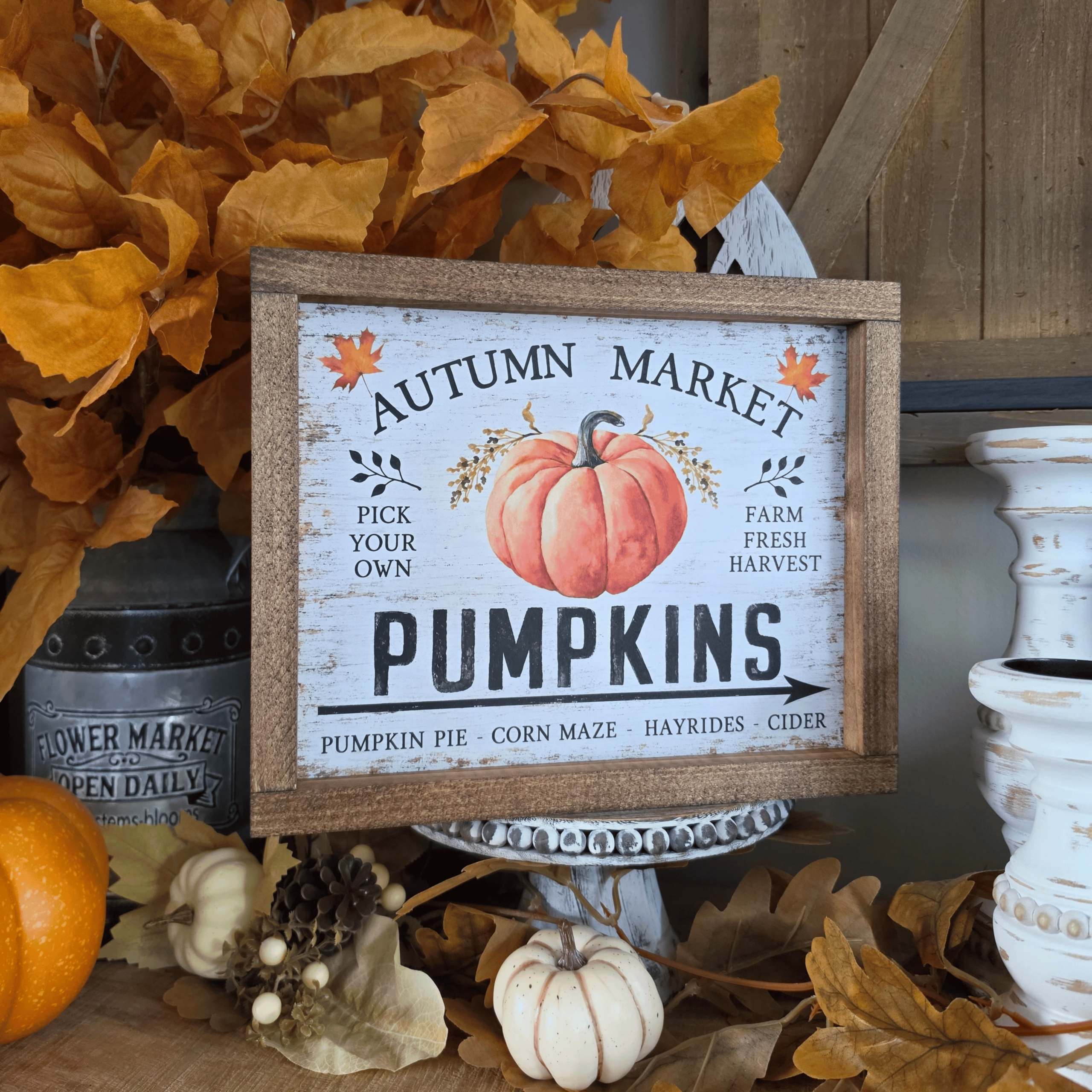 Cadre farmhouse Autumn Market avec citrouille orange