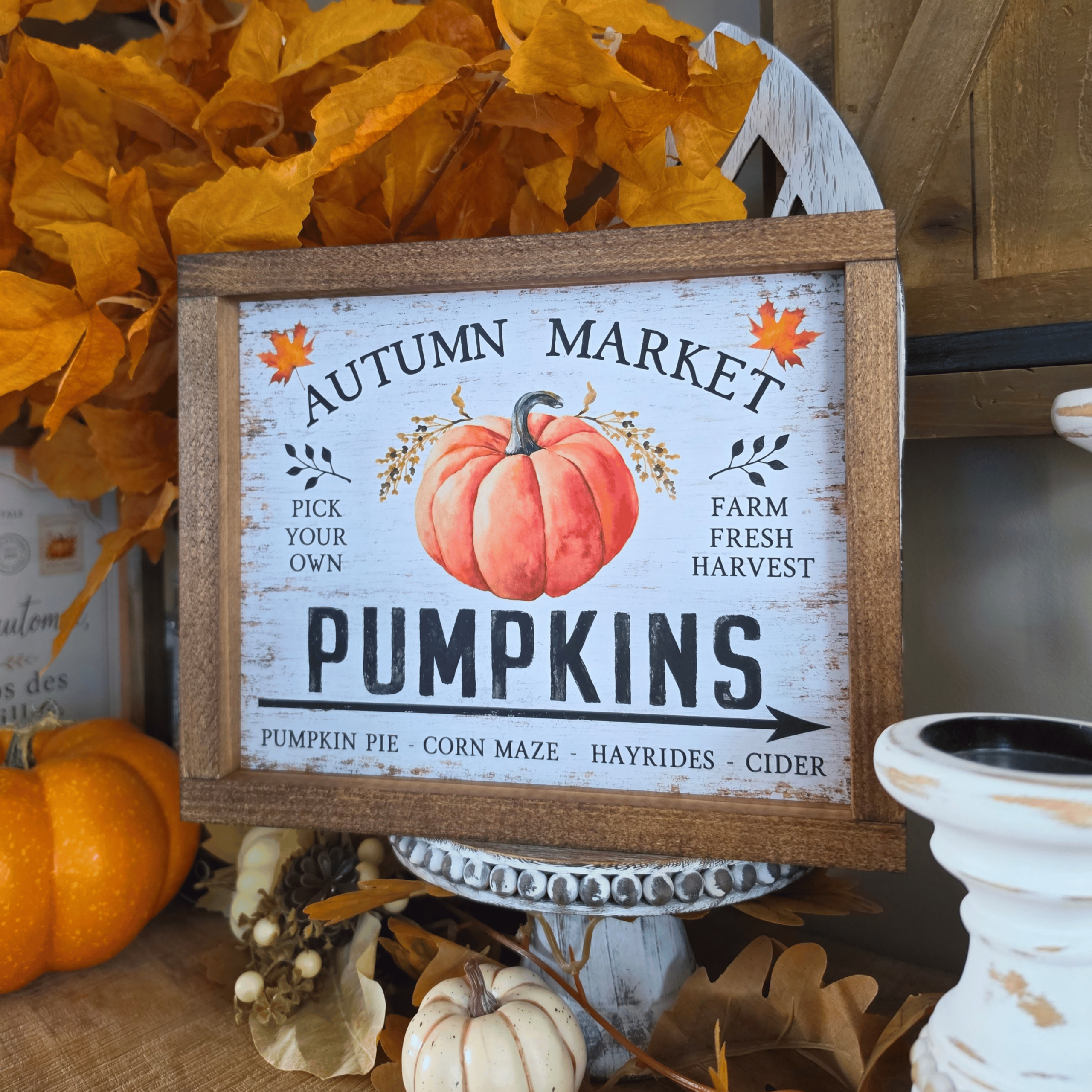 Cadre farmhouse Autumn Market avec citrouille orange
