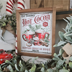 Cadre en bois Hot Cocoa avec tasses rouges, biscuits de Noël et cannelle – Style farmhouse vintage pour déco hivernale chaleureuse