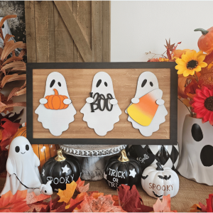 Cadre farmhouse Ghost Trio XL en bois, décoration murale Halloween rustique avec trois fantômes – 41x22,5 cm