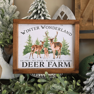 Cadre farmhouse Winter Wonderland avec cerfs et sapins enneigés