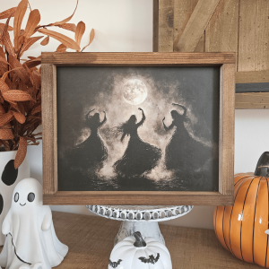 Cadre décoratif farmhouse Witches Dance en bois, style gothique Halloween avec trois sorcières sous la pleine lune