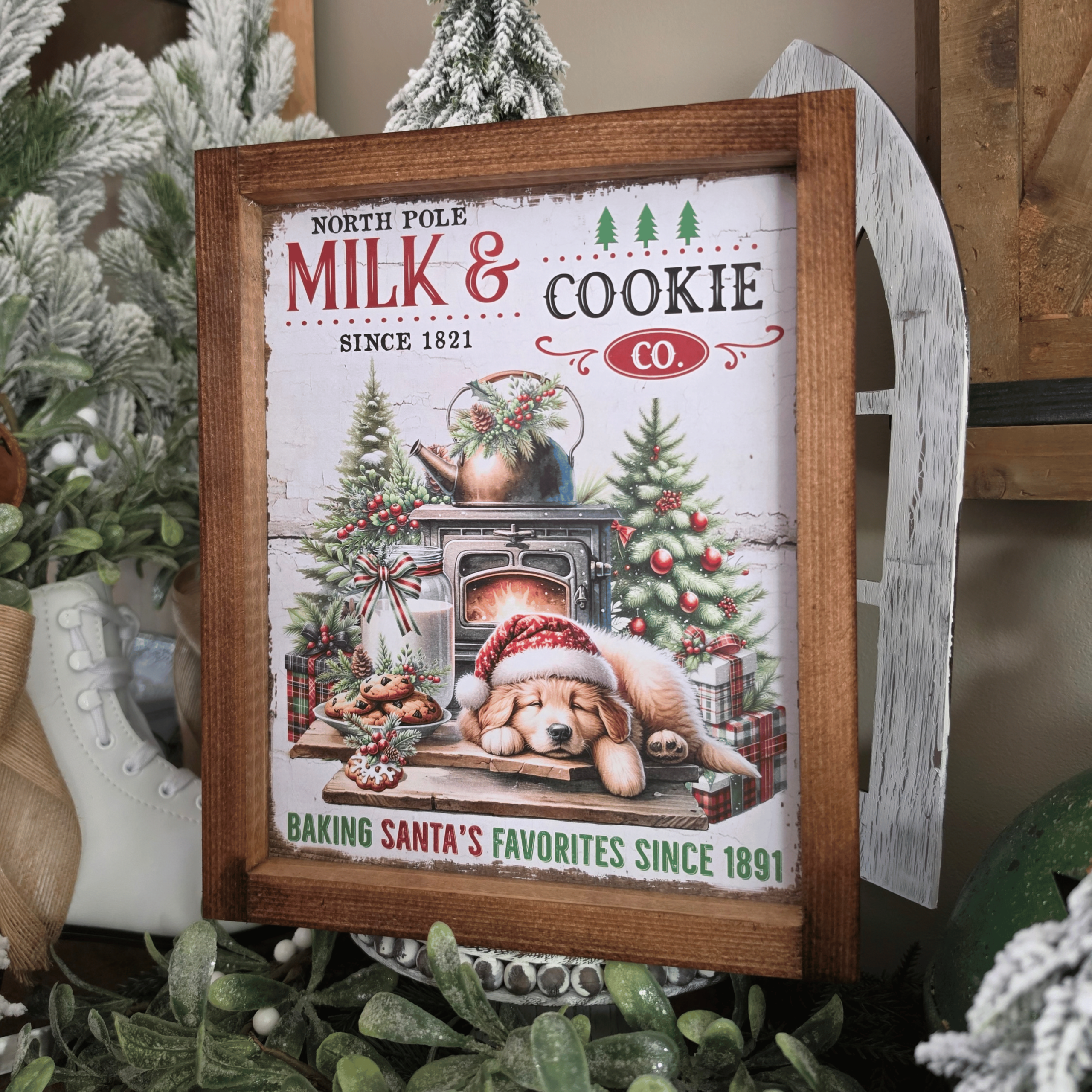 Cadre farmhouse Noël Milk and Cookie Co avec chien, biscuits et sapins