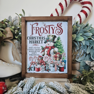Cadre décoratif farmhouse Frosty’s Christmas Market en bois, style vintage Noël avec bonhomme de neige et cadeaux