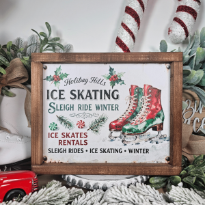 Cadre décoratif farmhouse Holiday Hills Ice Skating en bois, style vintage avec patins rouges et verts et houx