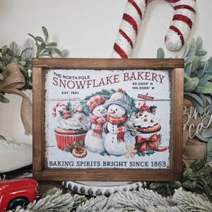 Cadre décoratif farmhouse Snowflake Bakery en bois, style vintage Noël avec bonshommes de neige et cupcakes