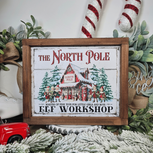 Cadre décoratif farmhouse The North Pole Elf Workshop en bois, style vintage Noël avec lutins et maison du Pôle Nord