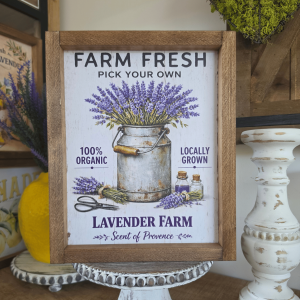 Cadre sign farmhouse Lavender Farm avec pot à lait ancien et bouquet de lavande