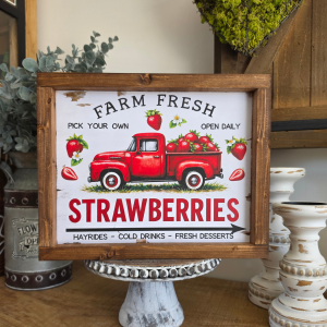 Cadre sign farmhouse fraises avec camion rouge vintage en bois style campagne chic