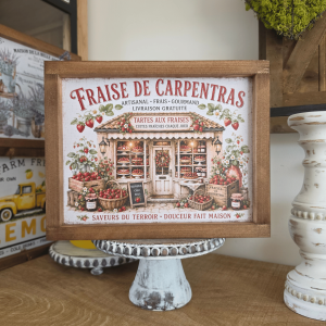 cadre sign farmhouse fraise de carpentras en bois avec boutique de fraises et tartes maison pour décoration cuisine vintage