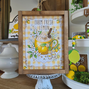 Cadre citron farmhouse en bois avec tasse jaune, citrons, fleurs blanches et illustration sweet_andcosy
