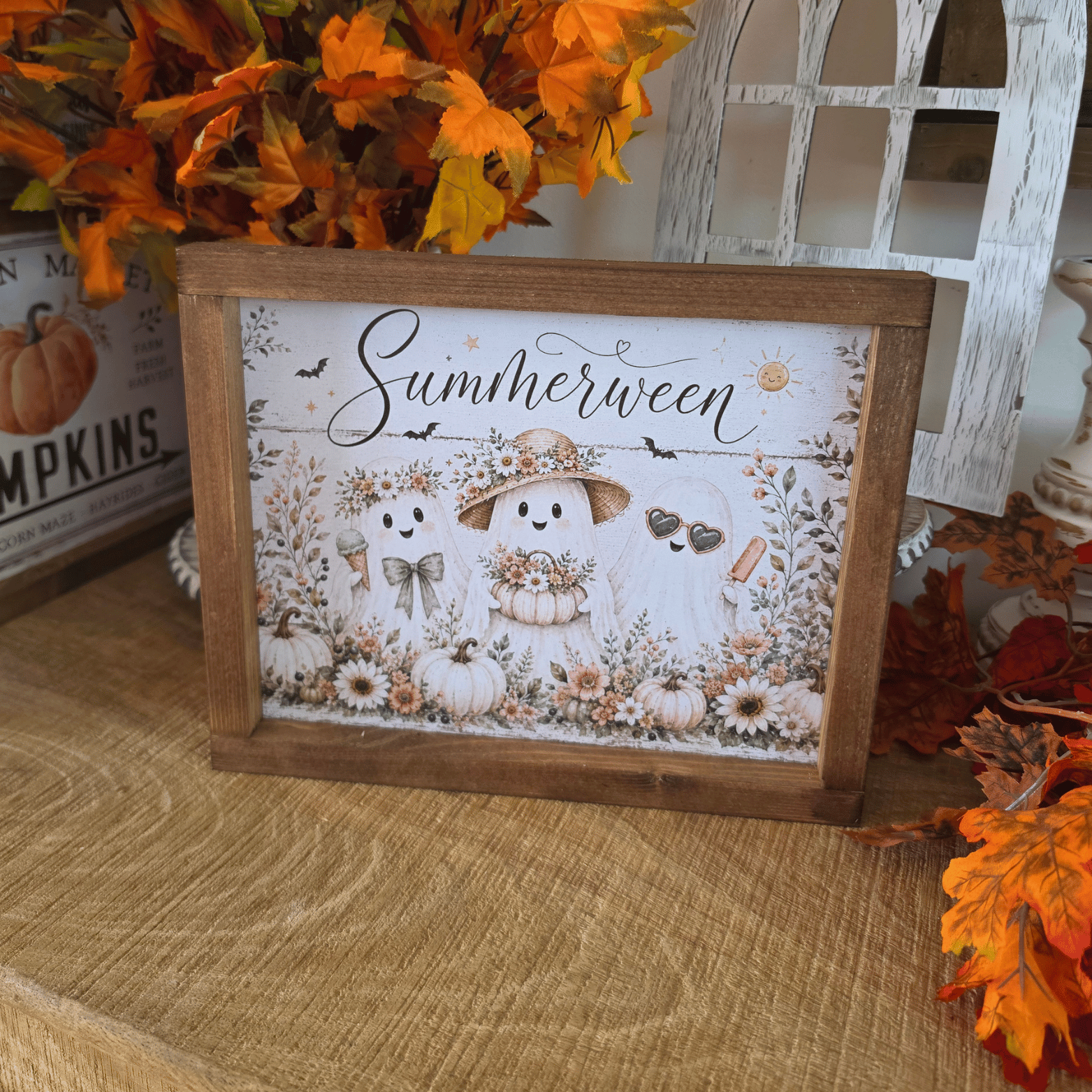 Cadre sign farmhouse Summerween avec petits fantômes, citrouilles blanches et fleurs