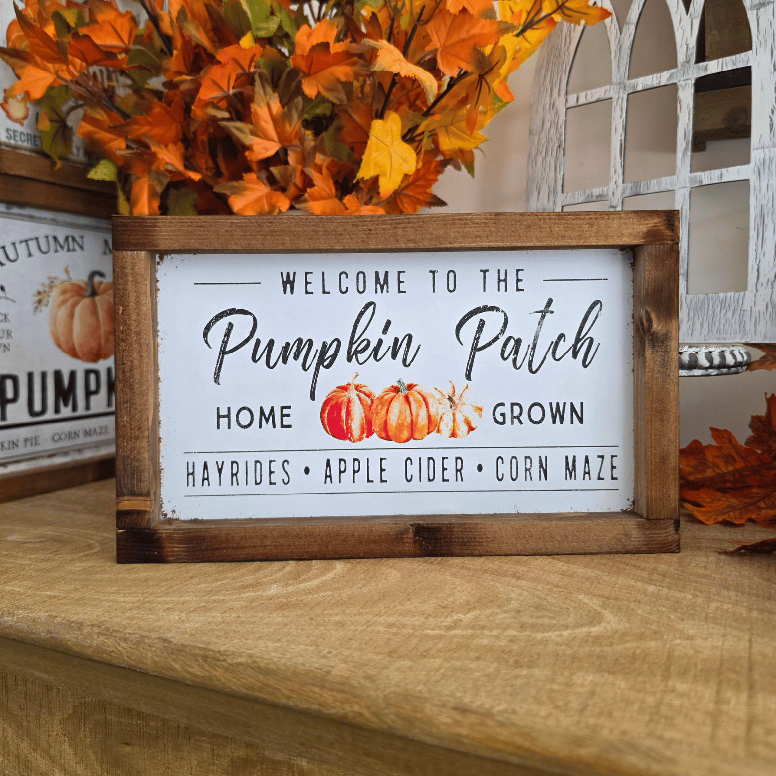 Cadre sign farmhouse Welcome to the Pumpkin Patch avec citrouilles et inscription rétro
