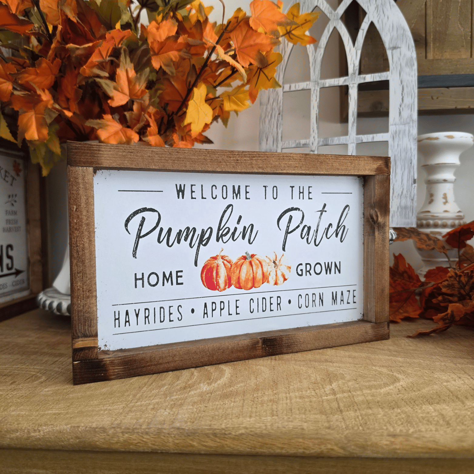 Cadre sign farmhouse Welcome to the Pumpkin Patch avec citrouilles et inscription rétro