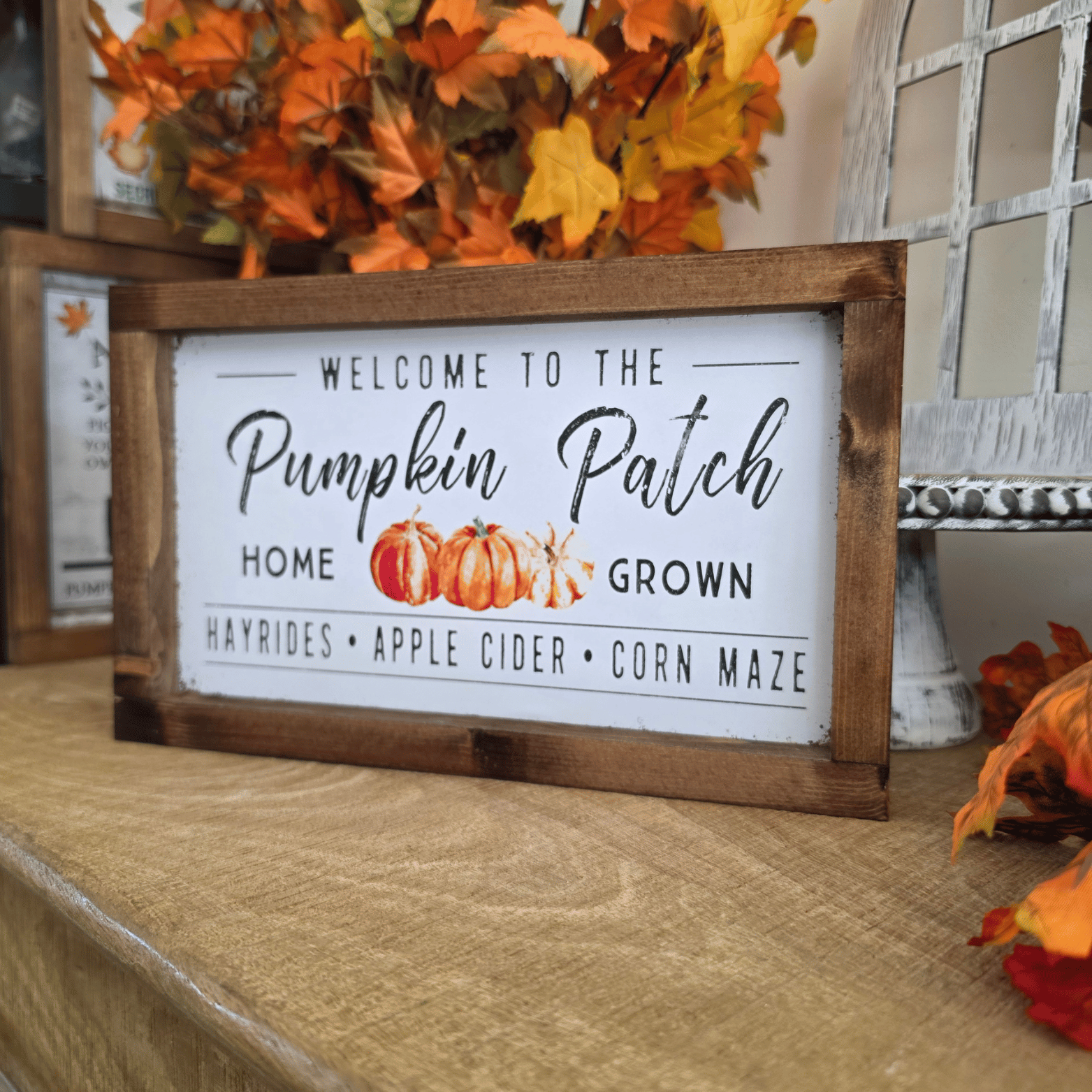 Cadre sign farmhouse Welcome to the Pumpkin Patch avec citrouilles et inscription rétro