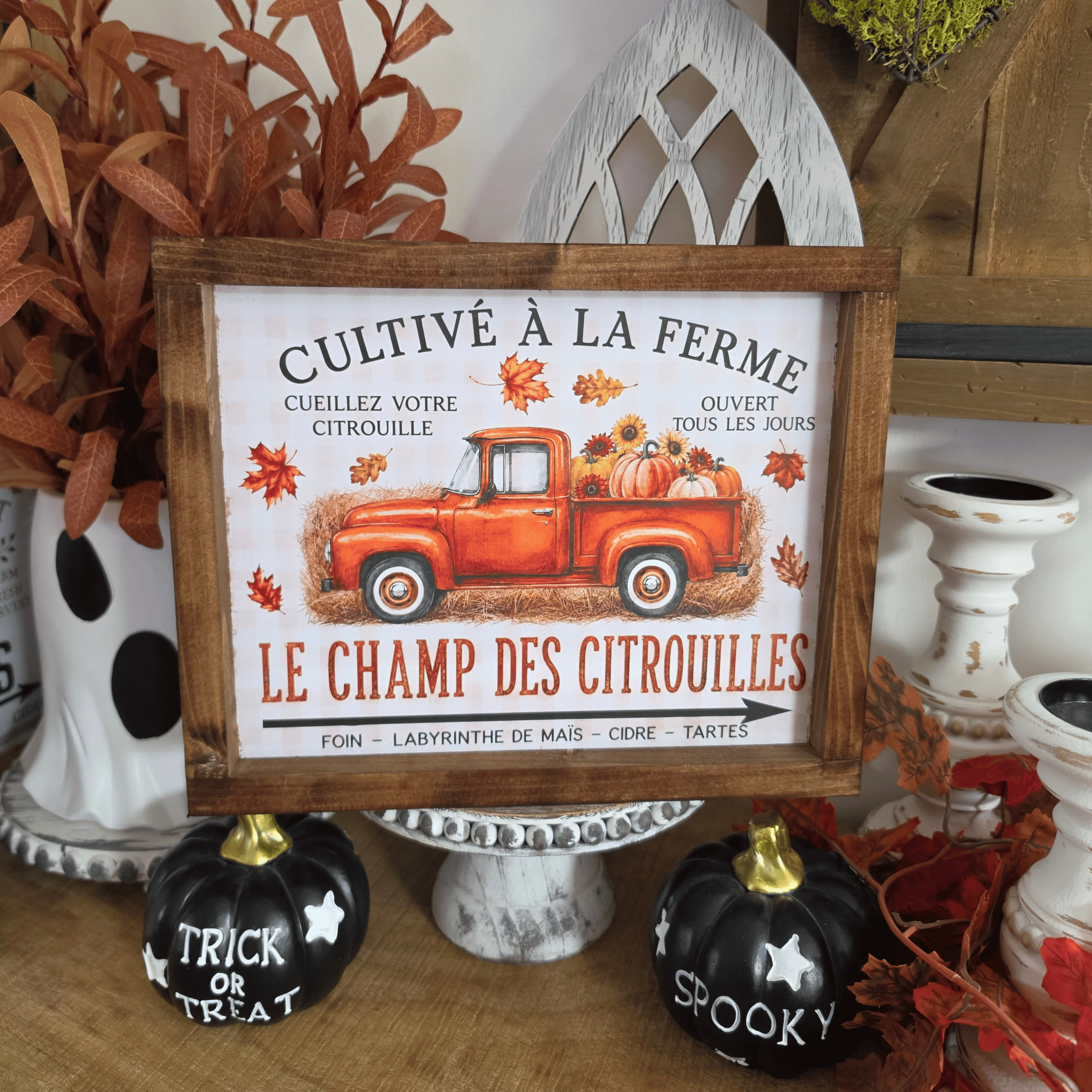 Cadre farmhouse Le Champ des Citrouilles avec pick-up orange