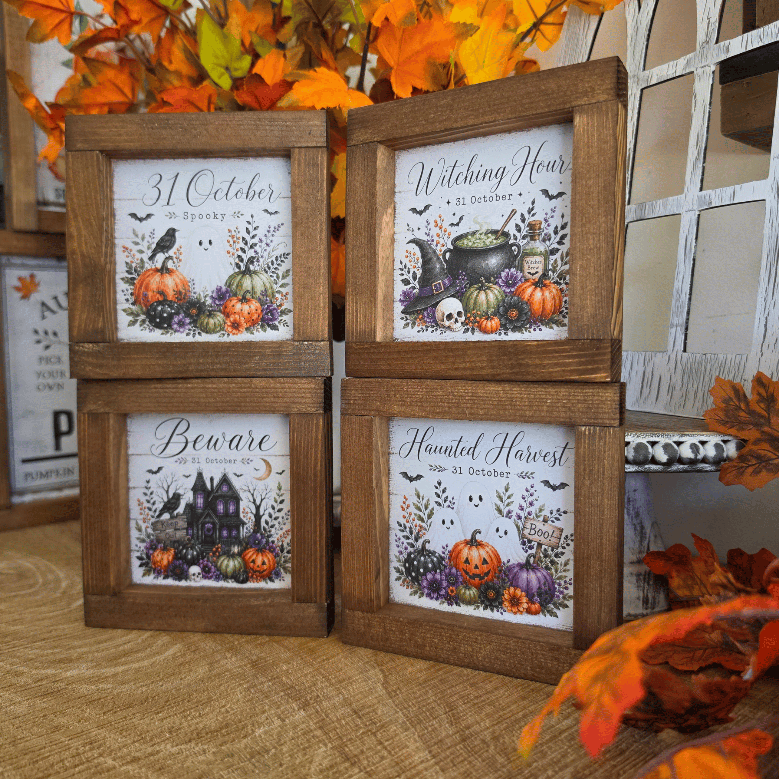 Lot de quatre mini cadres sign farmhouse Halloween avec fantômes, citrouilles, chaudron et maison hantée