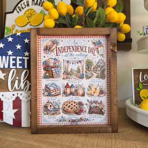 Cadre sign farmhouse Independence Day at the Cottage en bois avec drapeaux USA, pique-nique, citronnade et décoration cottage vintage