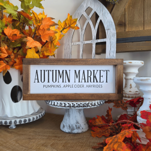 Cadre sign farmhouse Autumn Market en bois avec inscription pumpkins apple cider hayrides pour décoration automnale rustique
