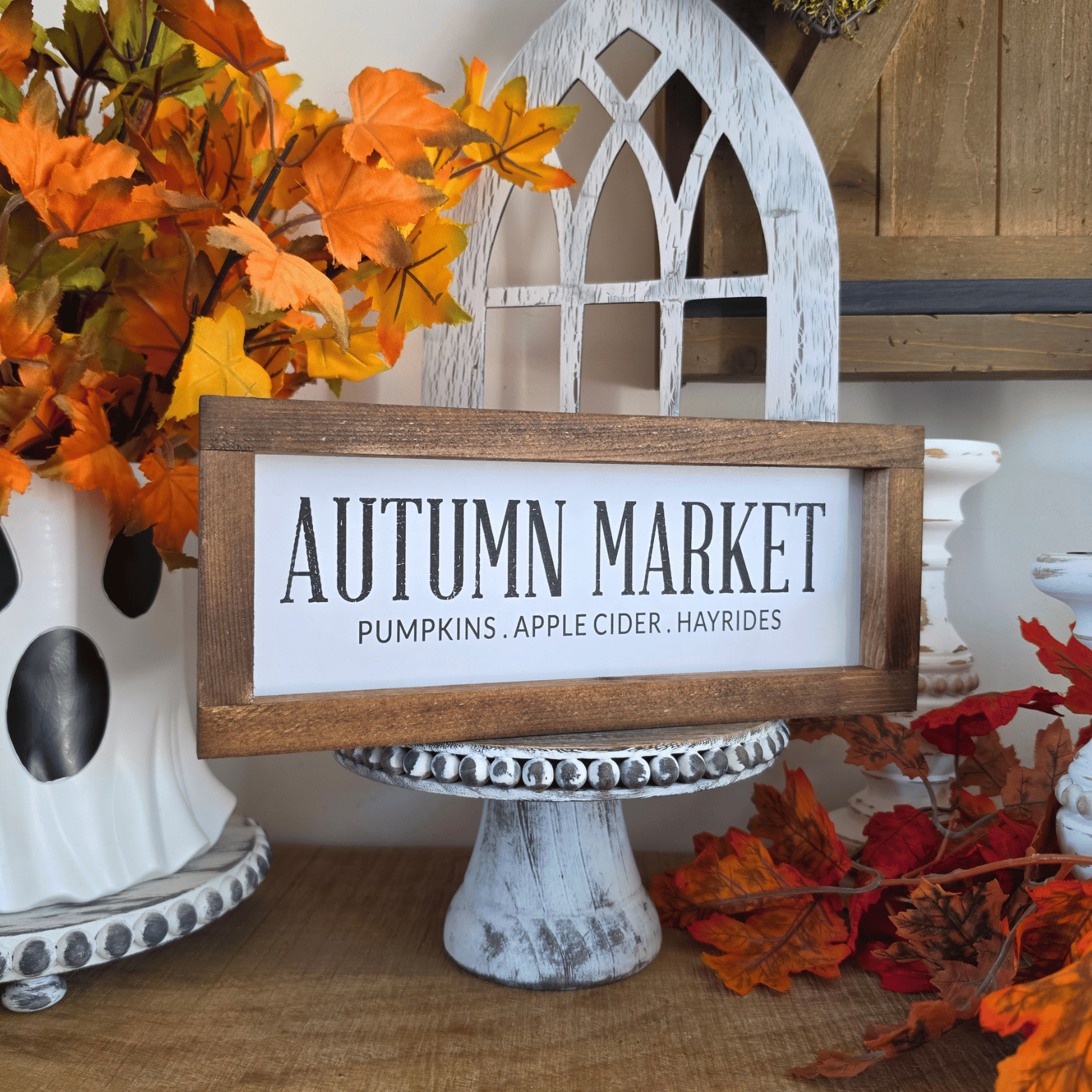 Cadre sign farmhouse Autumn Market en bois avec inscription pumpkins apple cider hayrides pour décoration automnale rustique