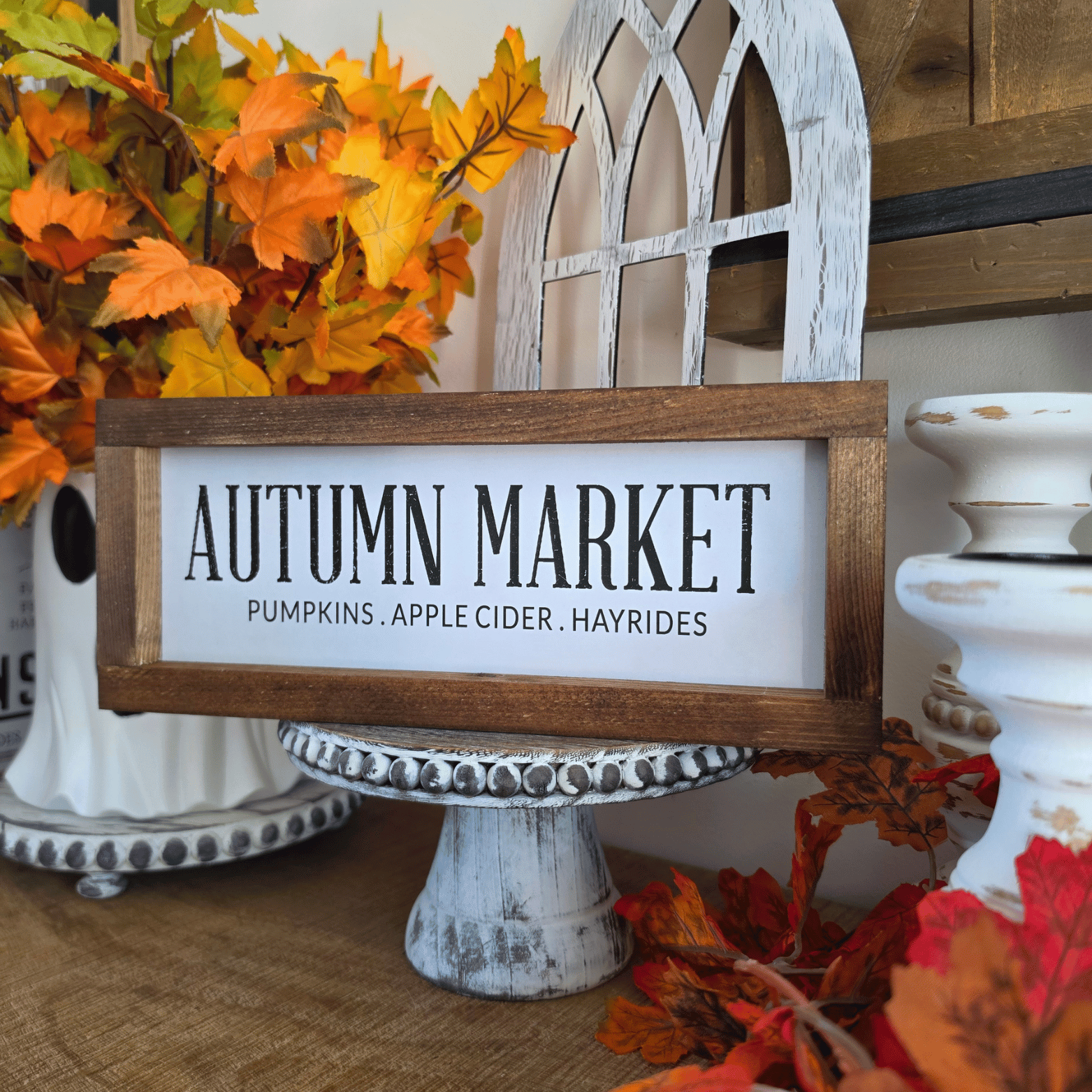 Cadre sign farmhouse Autumn Market en bois avec inscription pumpkins apple cider hayrides pour décoration automnale rustique