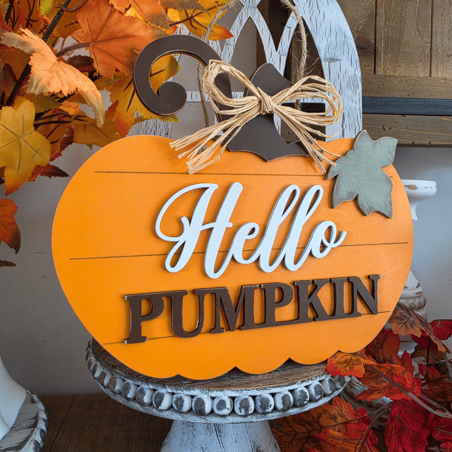 Sign farmhouse Hello Pumpkin orange en forme de citrouille avec nœud en raphia
