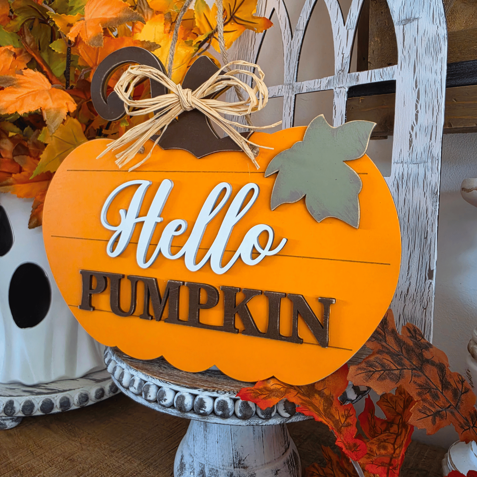 Sign farmhouse Hello Pumpkin orange en forme de citrouille avec nœud en raphia