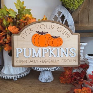 Sign farmhouse Pick Your Own Pumpkins XL en bois avec citrouilles orange et grandes lettres blanches