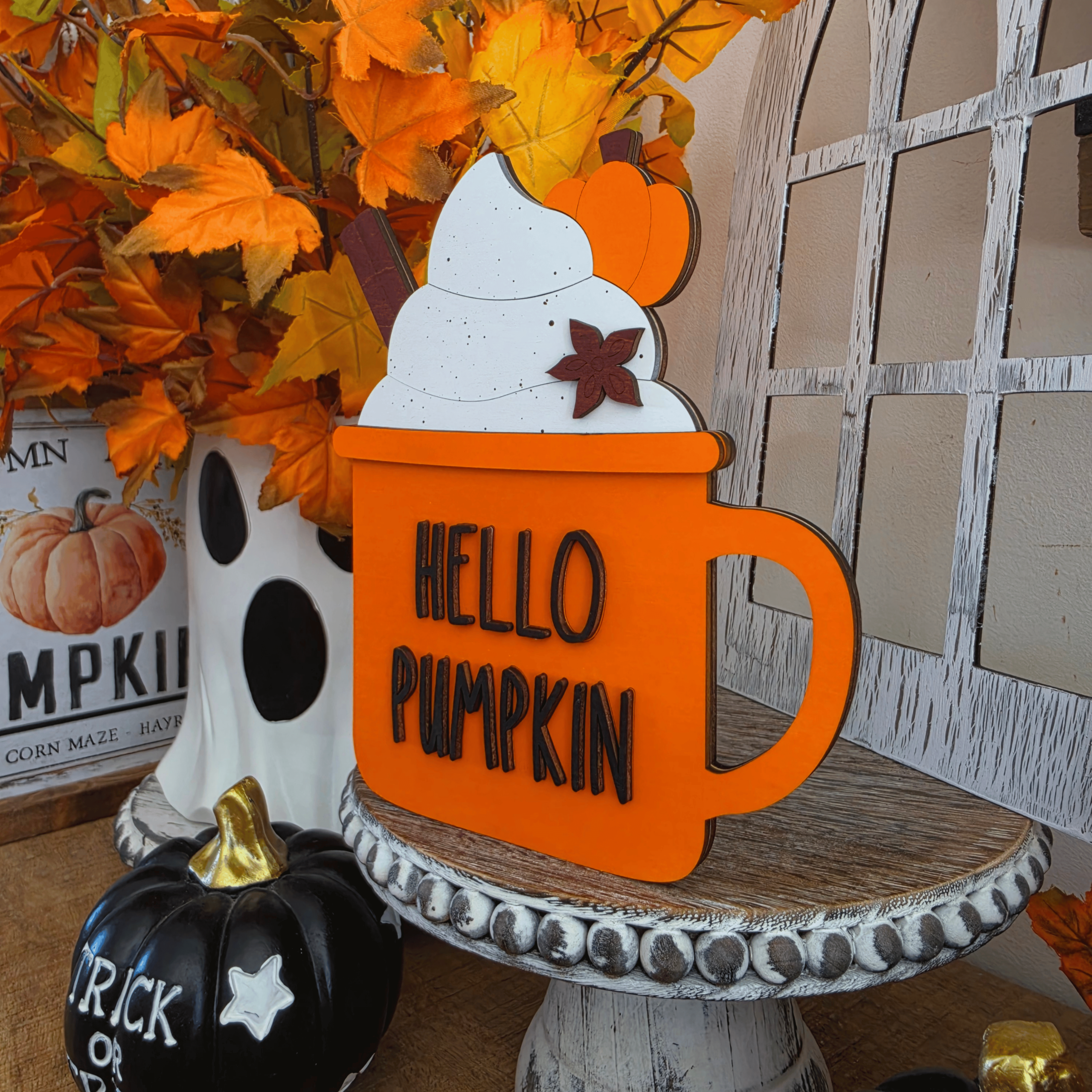 Décoration en bois en forme de tasse orange Hello Pumpkin