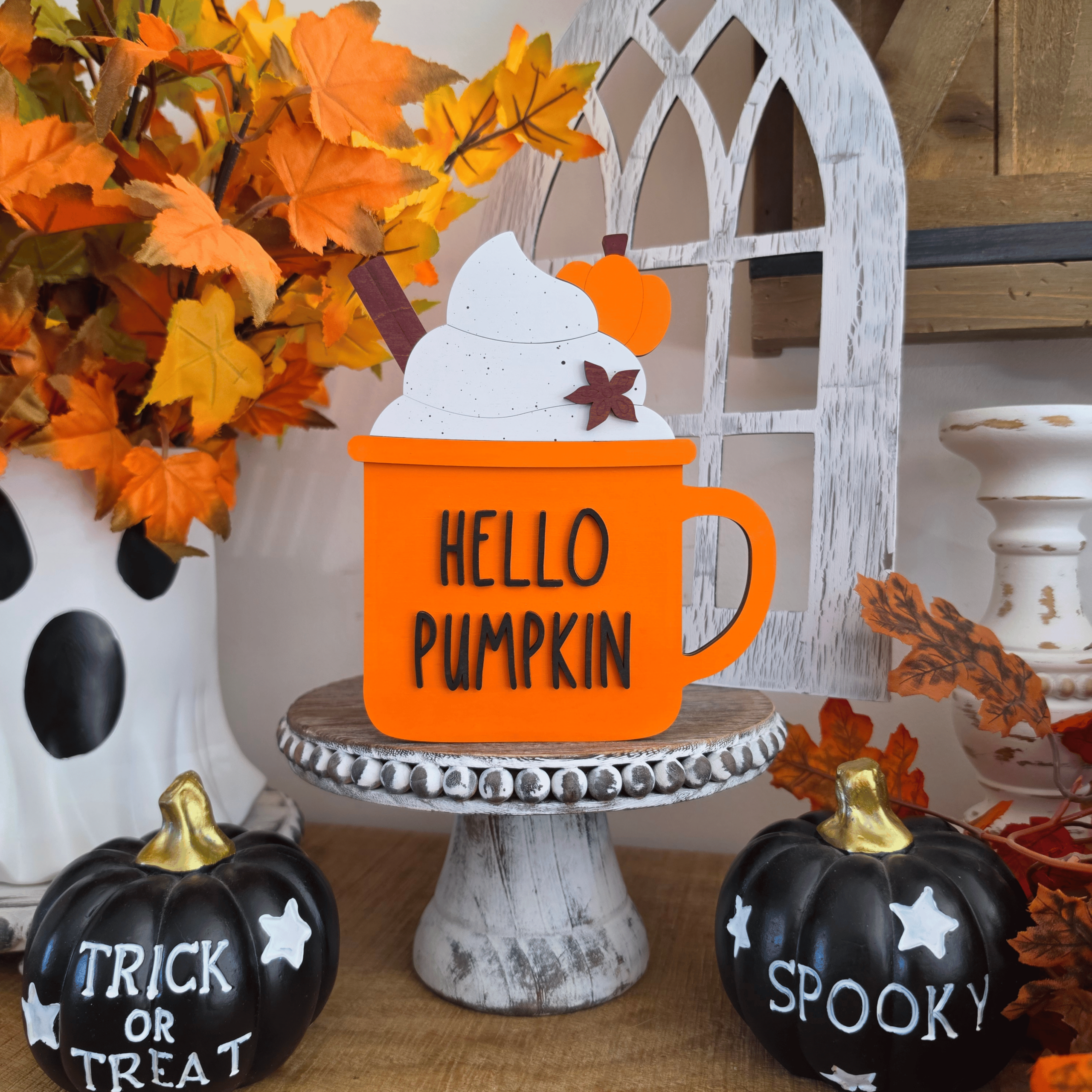 Décoration en bois en forme de tasse orange Hello Pumpkin