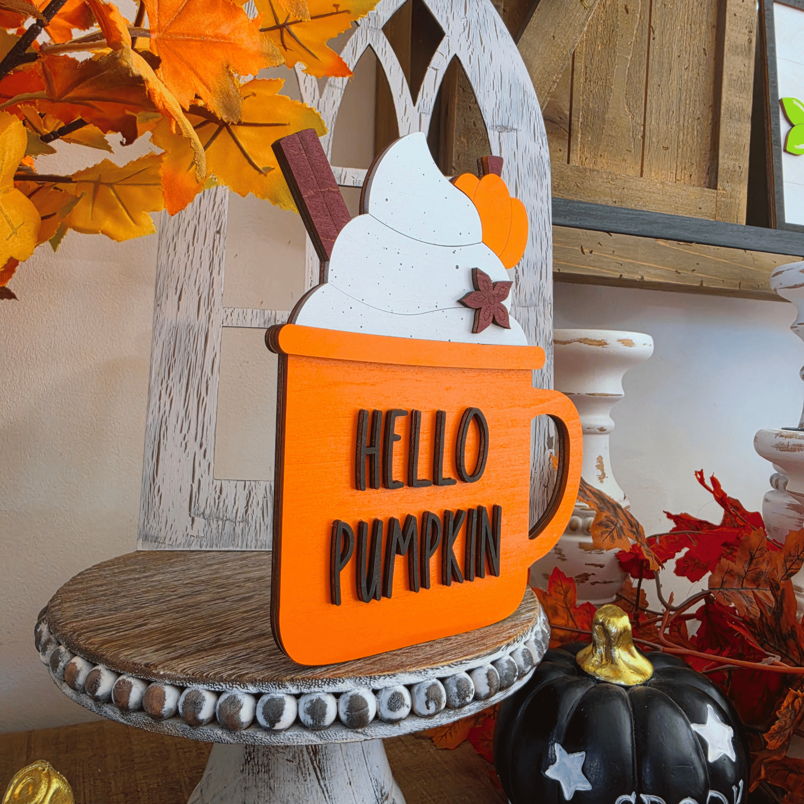 Décoration en bois en forme de tasse orange Hello Pumpkin