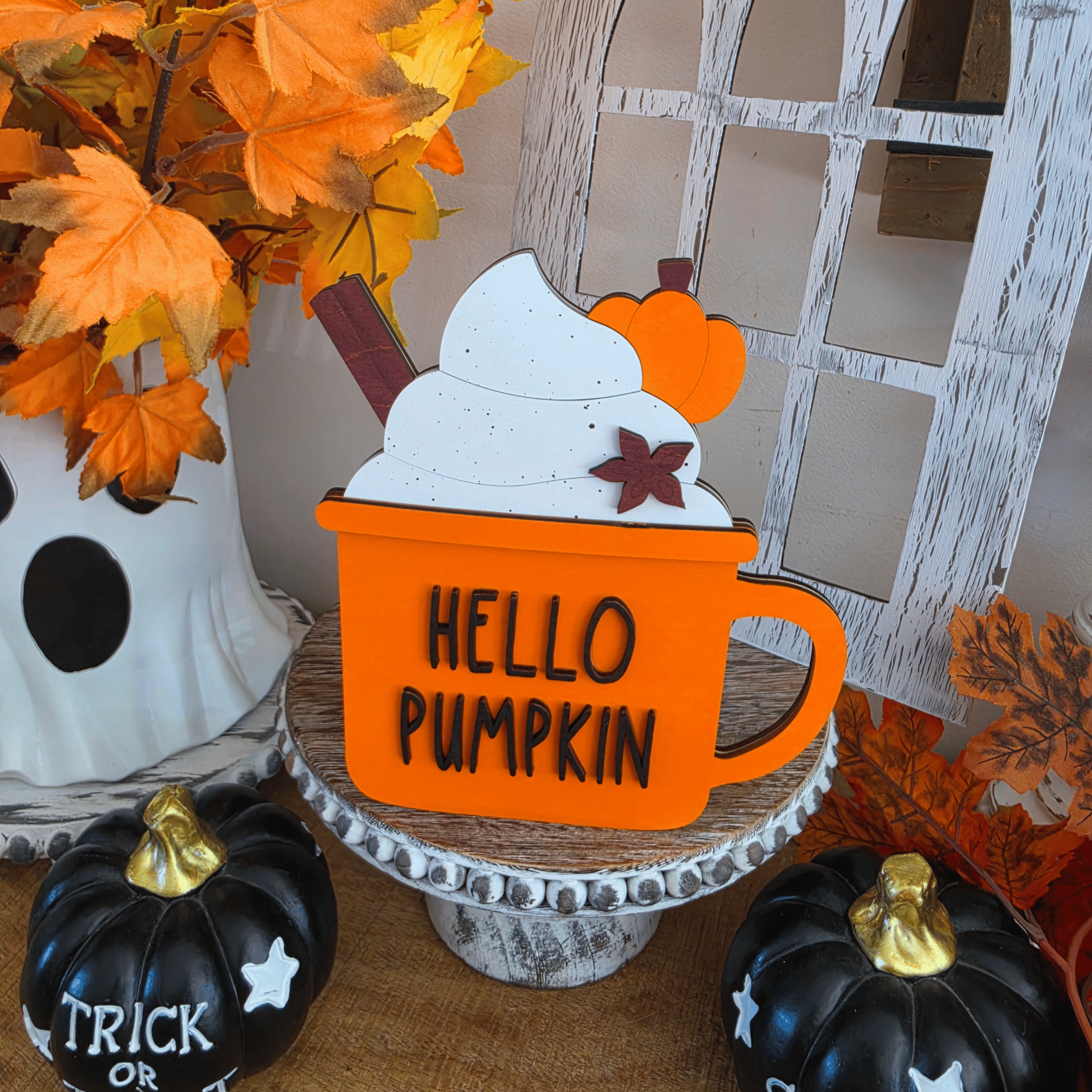 Décoration en bois en forme de tasse orange Hello Pumpkin