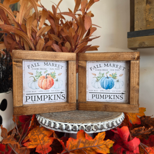 Cadres sign farmhouse Fall Market Pumpkins avec citrouille orange et bleue