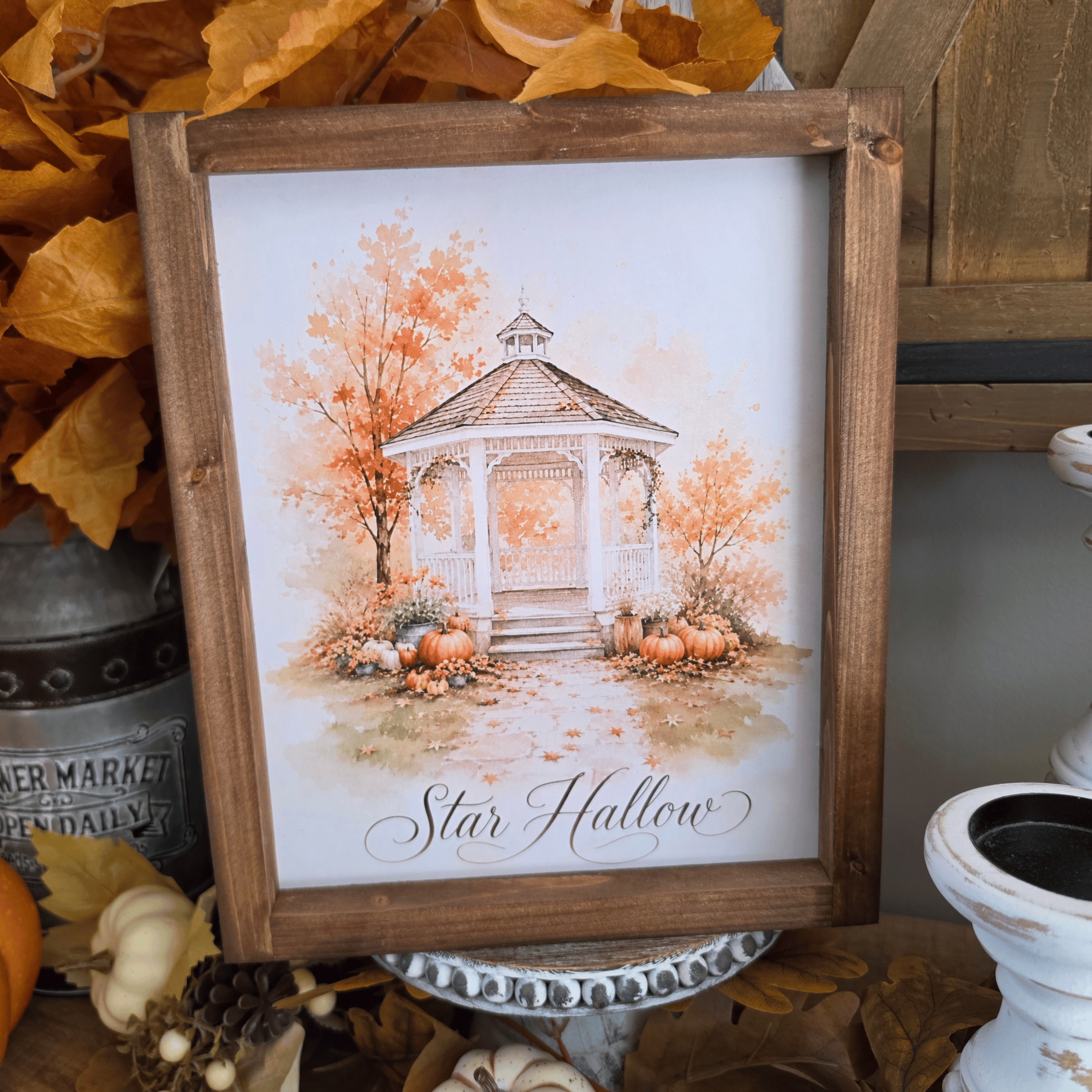 Cadre sign farmhouse Star Hallow avec kiosque et citrouilles d’automne