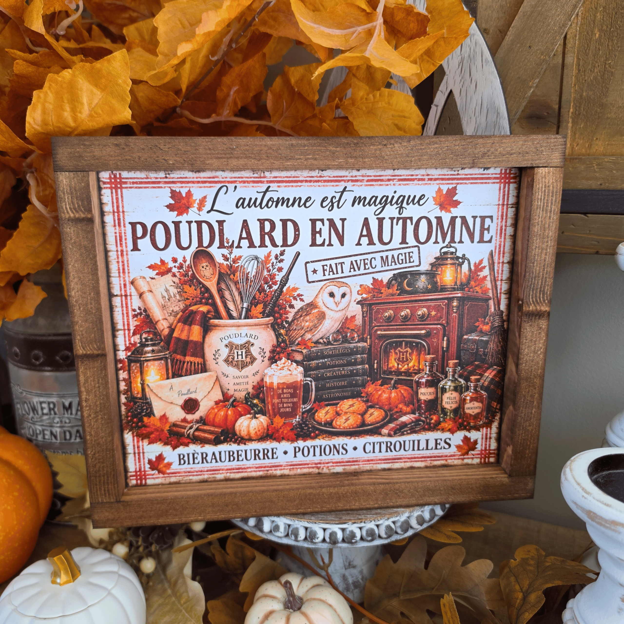 Cadre Poudlard en automne avec citrouilles, chouette et potions