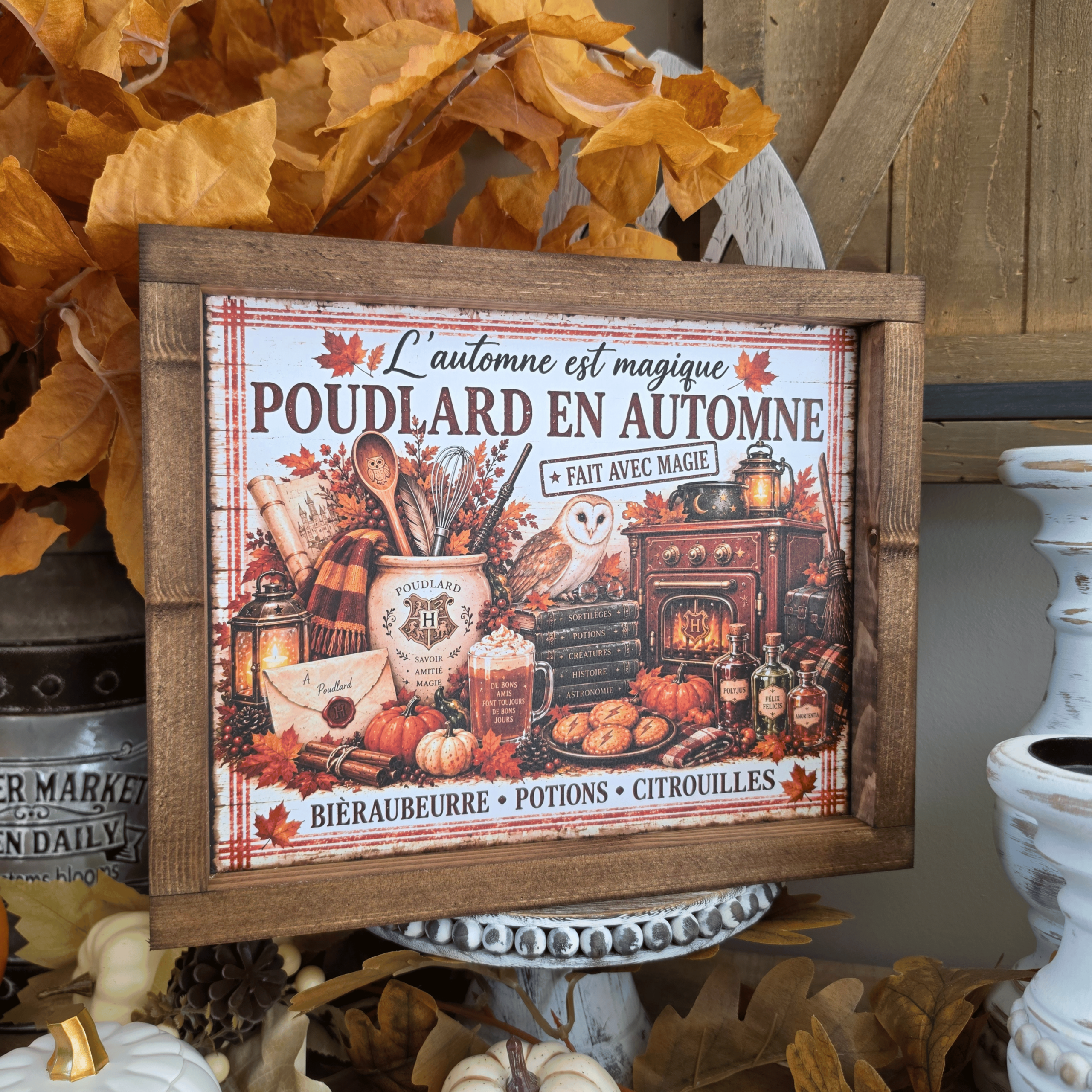Cadre Poudlard en automne avec citrouilles, chouette et potions