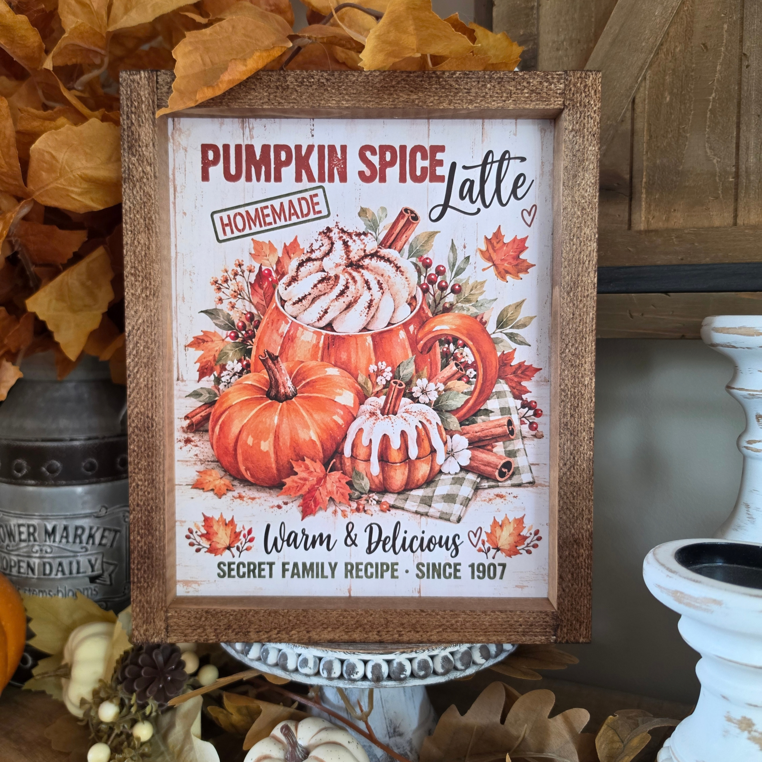 Cadre Pumpkin Spice Latte farmhouse avec citrouilles et cannelle